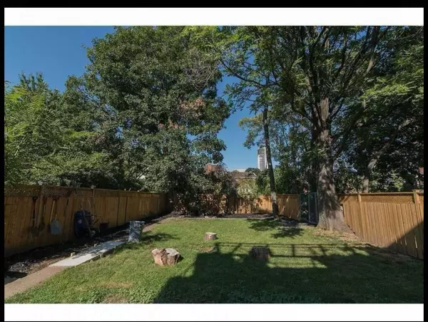 66 Wellington ST S #lower, Hamilton, ON L8N 2R1