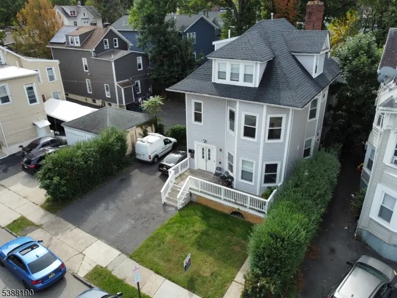 East Orange City, NJ 07017,11 Carlton St