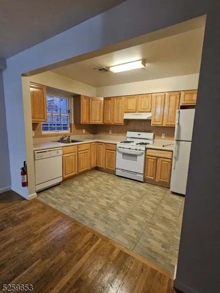 Newark City, NJ 07112,1042 Bergen St #2R