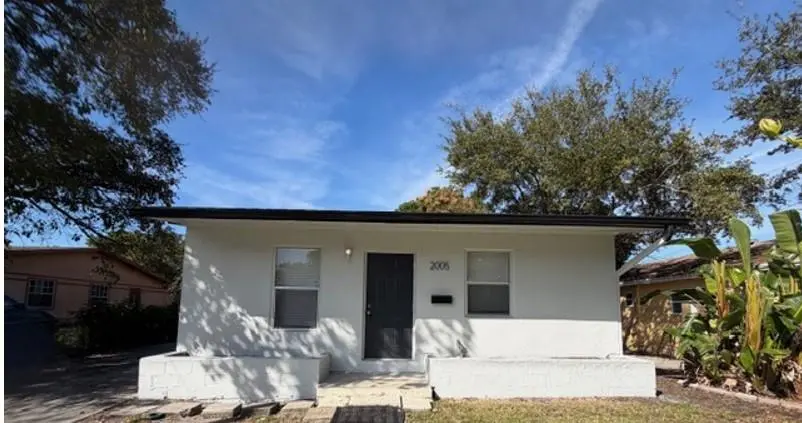 West Palm Beach, FL 33401,2005 Dock St