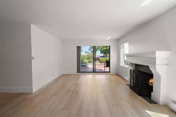 Oak Bay, BC V8S 2N6,1370 Beach Dr #109