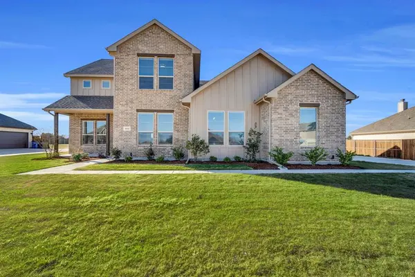 303 Crystal Lake Lane, Red Oak, TX 75154