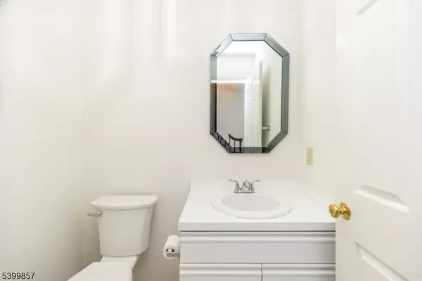 Clinton Twp., NJ 08801,13 Greenbriar Ln