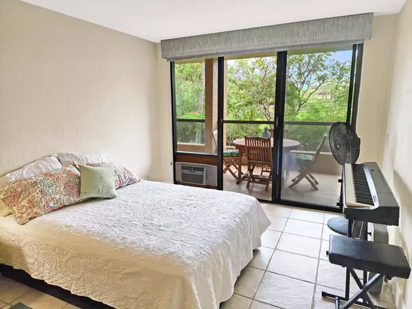 Kailua-kona, HI 96740,75-5865 WALUA RD #C317