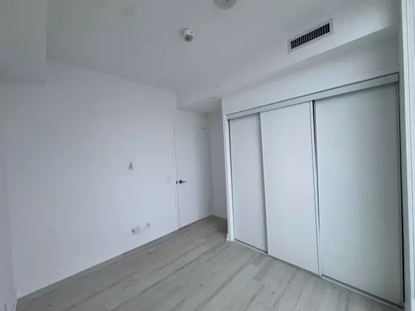 Toronto C03, ON M4R 1C5,33 Helendale AVE #3103