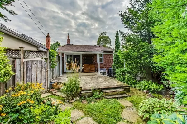 Toronto C10, ON M4S 2N9,22 Hadley RD