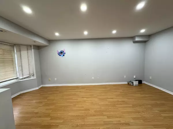 Toronto E11, ON M1B 5Z2,19 Rosebank DR #2105