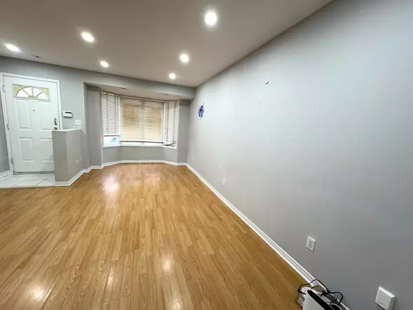 Toronto E11, ON M1B 5Z2,19 Rosebank DR #2105