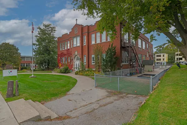 Oshawa, ON L1G 4S9,202 Simcoe ST N