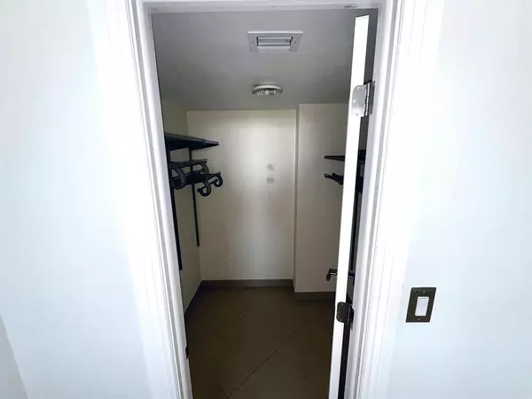 Fort Lauderdale, FL 33308,4800 Bayview Dr #406