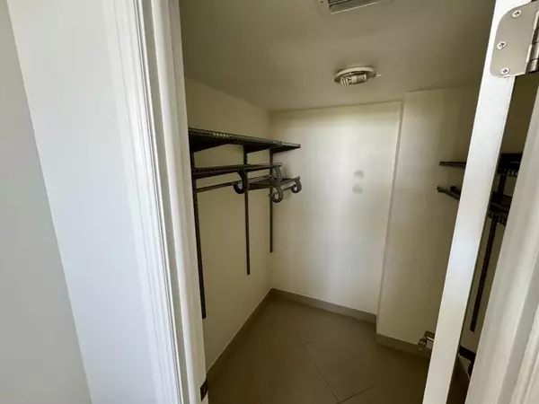 Fort Lauderdale, FL 33308,4800 Bayview Dr #406