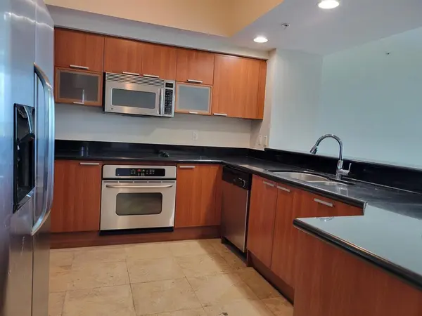 North Miami, FL 33181,15051 Royal Oaks Ln #902