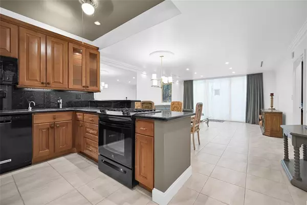 Hallandale Beach, FL 33009,2030 S Ocean Dr #2201