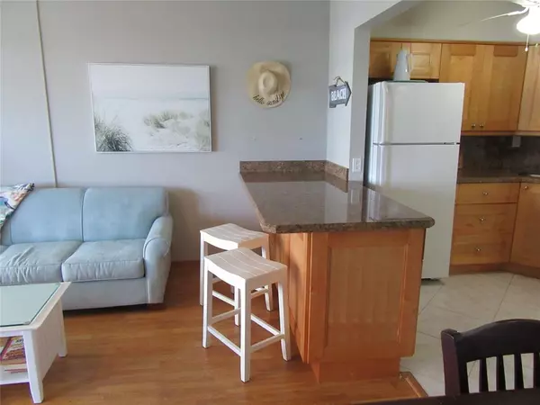 Lauderdale By The Sea, FL 33308,4050 N Ocean Dr #402