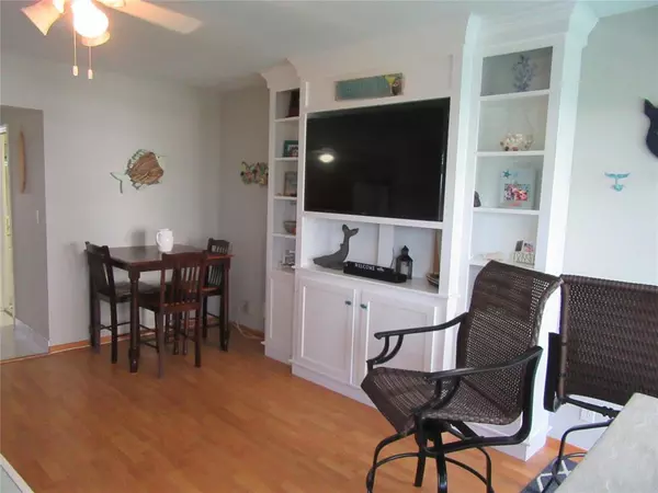 Lauderdale By The Sea, FL 33308,4050 N Ocean Dr #402