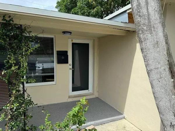 903 NE 7th St,  Hallandale Beach,  FL 33009