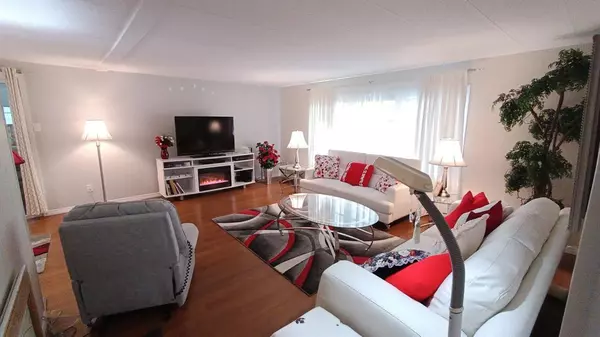 Boca Raton, FL 33433,8128 South St