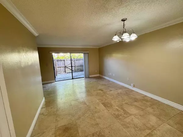 Pembroke Pines, FL 33025,223 E Palm Cir E #223