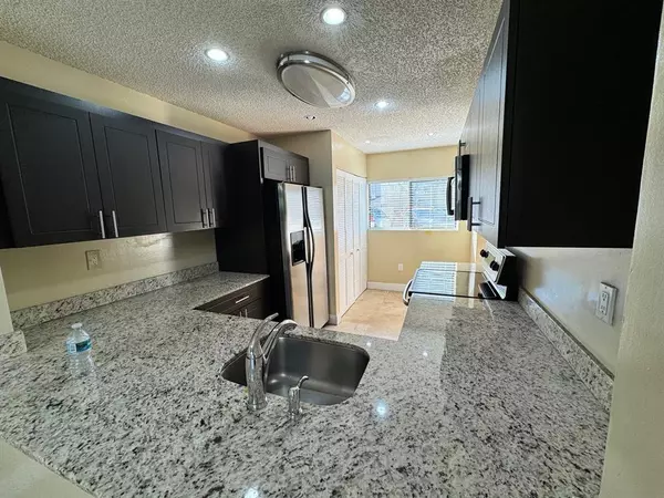 Pembroke Pines, FL 33025,223 E Palm Cir E #223