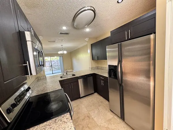 Pembroke Pines, FL 33025,223 E Palm Cir E #223