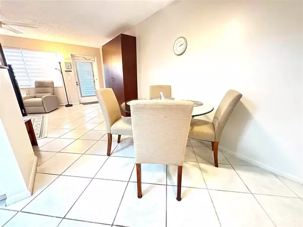 Deerfield Beach, FL 33442,43 Farnham B #43