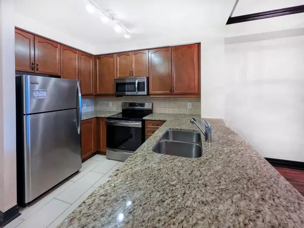 Brampton, ON L6W 0A8,100 John ST #508