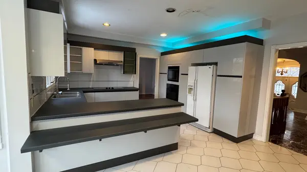 Mississauga, ON L5H 4G9,2501 Mississauga RD #Upper