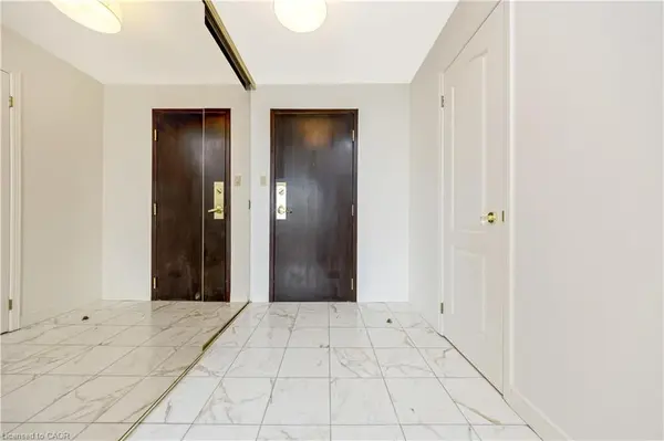 Milton, ON L9T 5E2,100 Millside DR #SS01