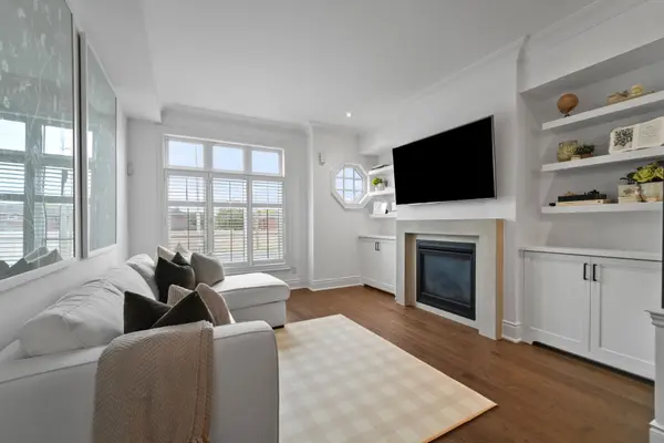 Oakville, ON L6H 0N3,2160 Trafalgar RD #2