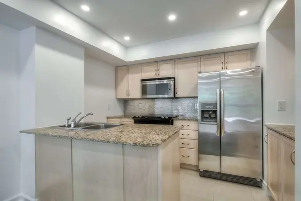 Toronto W01, ON M6K 1Y8,60 Joe Shuster WAY #312