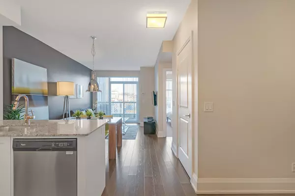 Toronto W01, ON M6S 0A1,1 Old Mill DR #410