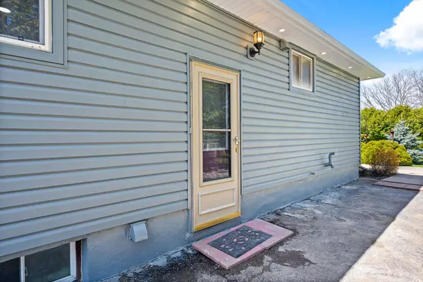 Niagara Falls, ON L2H 1X1,8235 PADDOCK TRAIL DR #LOWER