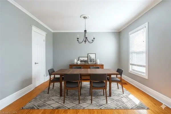 Hamilton, ON L8L 6Y6,39 Connaught AVE N #Upper