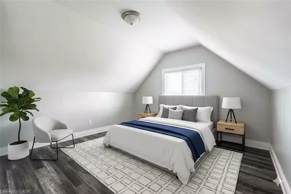 Hamilton, ON L8L 6Y6,39 Connaught AVE N #Upper