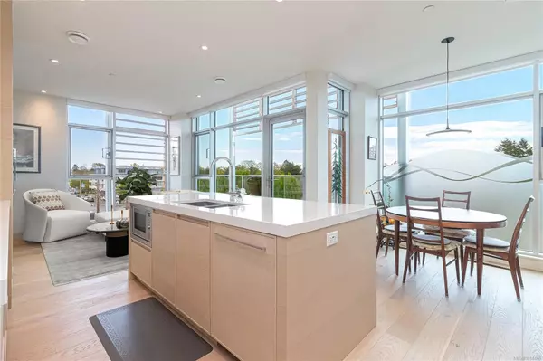 1916 Oak Bay Ave #405, Victoria, BC V8R 1C7