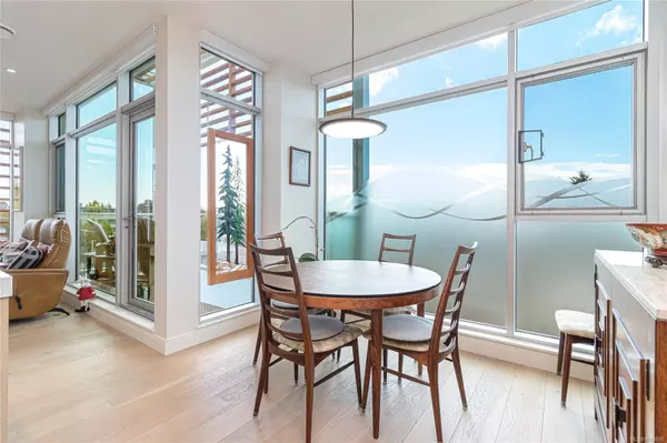 Victoria, BC V8R 1C7,1916 Oak Bay Ave #405