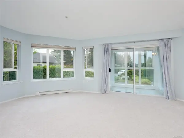 Saanich, BC V8P 5T2,1521 Church Ave #206