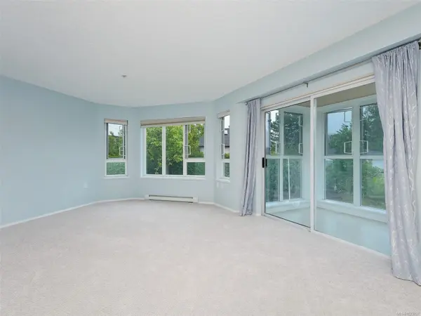 Saanich, BC V8P 5T2,1521 Church Ave #206