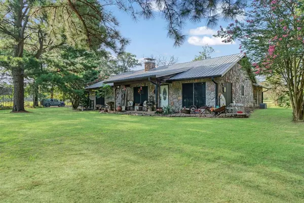 Blossom, TX 75416,10510 US Highway 82 E