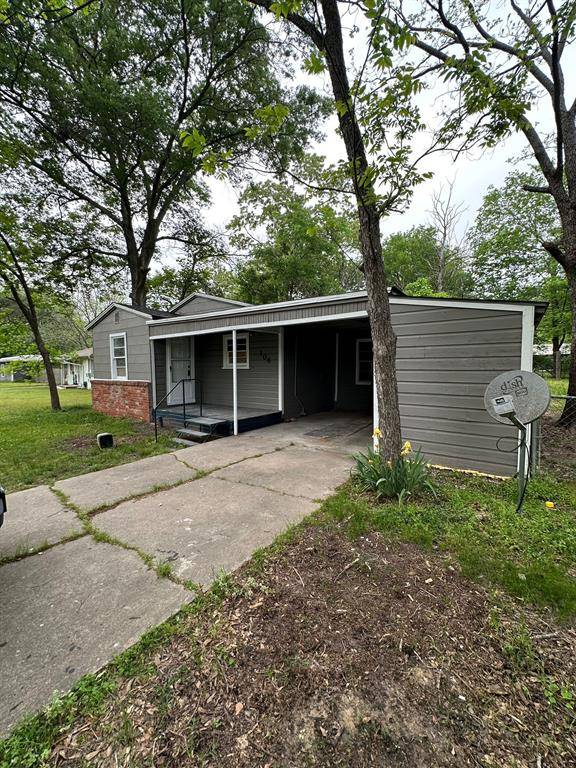 106 Circle Drive, Bogata, TX 75417