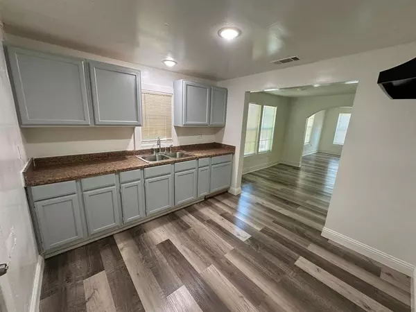 Dallas, TX 75203,2206 Rockefeller Boulevard