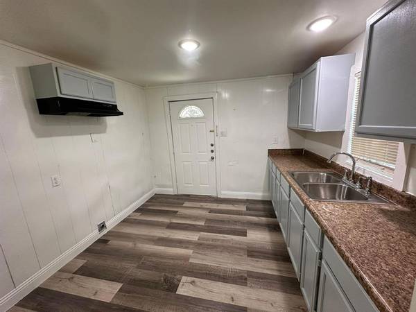 Dallas, TX 75203,2206 Rockefeller Boulevard