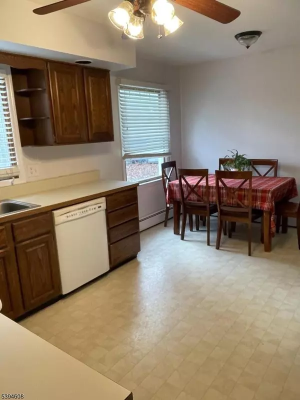 West Milford Twp., NJ 07480,24 Alpine Ln