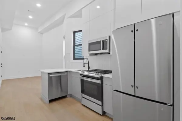 Jersey City, NJ 07307,291 New York Ave #4