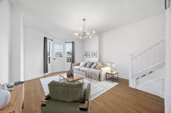 Toronto E01, ON M4K 3B9,589 Logan AVE