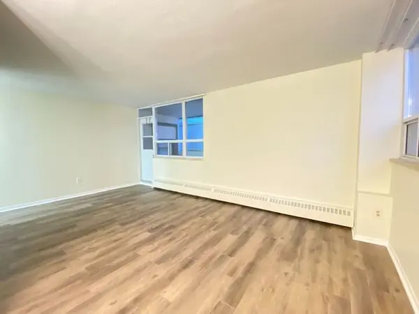 Toronto E08, ON M1M 1R1,3311 Kingston RD #311