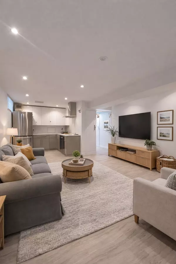 19 Savoy AVE, Toronto E03, ON M4C 2X4