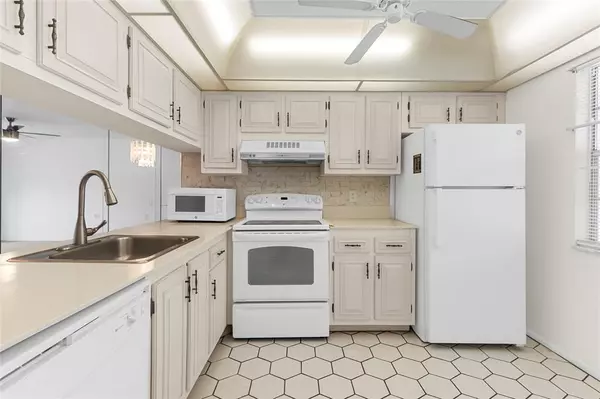 Coconut Creek, FL 33066,2701 Nassau Bnd #D2