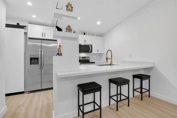 9430 Boca Cove Cir #214, Boca Raton, FL 33428