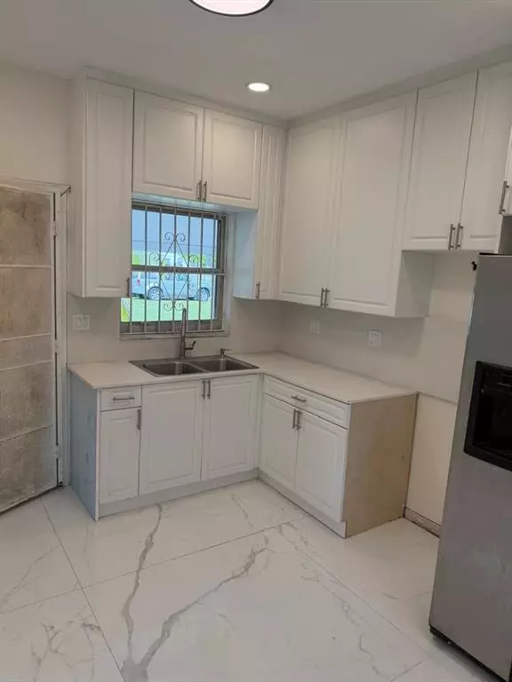 Miami, FL 33150,6410 NW Miami Ct